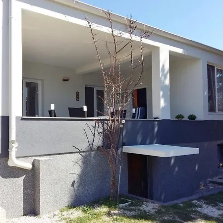 Dino Apartmán